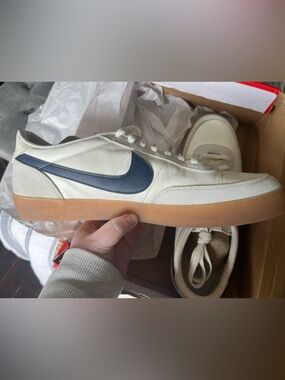 Nike Men’s Cream Leather Sneakers with Navy Swoosh, NWT, Size 13